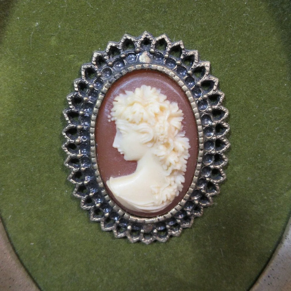 Vintage Arabesque Burwood Gold Ornate Cameo Wall Frame Green Velvet Du Barry